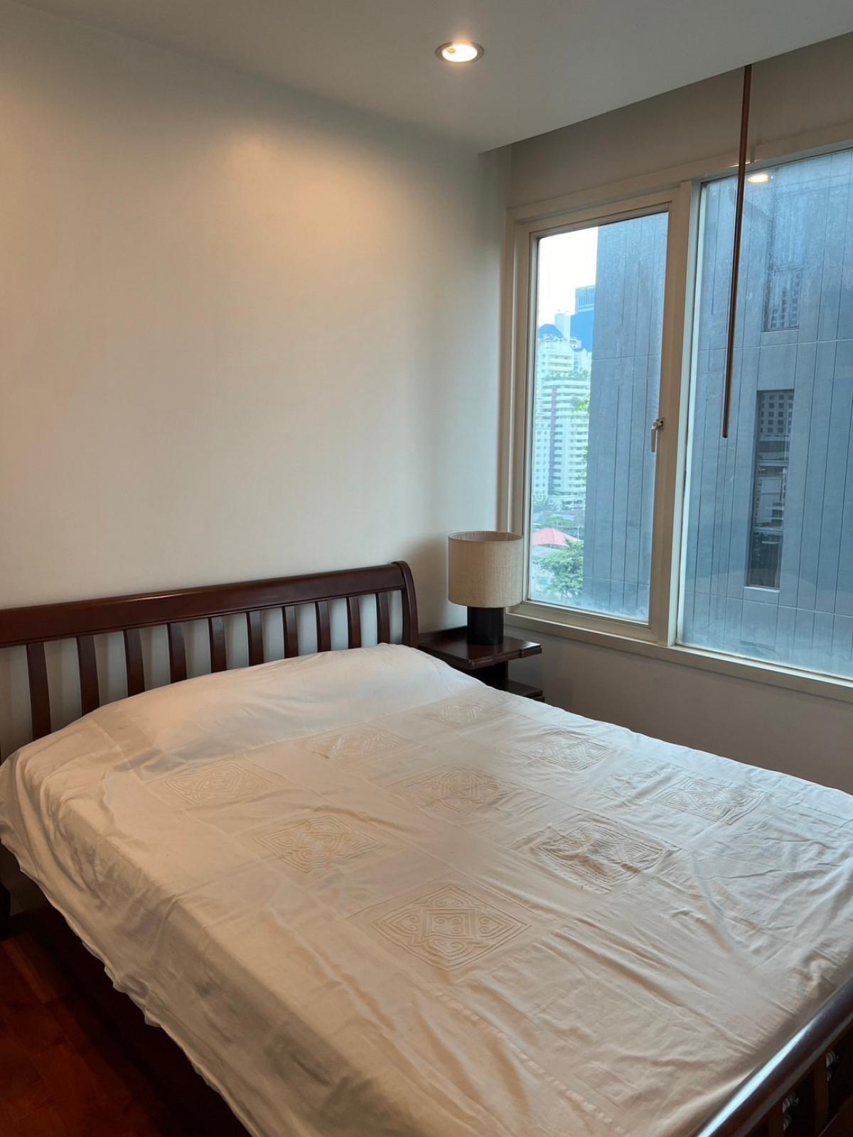 For SaleCondoSukhumvit, Asoke, Thonglor : Luxury condo with 2 bedrooms in the heart of Phrom Phong, close to BTS, 90 sq.m.Price only 11.5 million, great atmosphere, fully equipped with amenities!