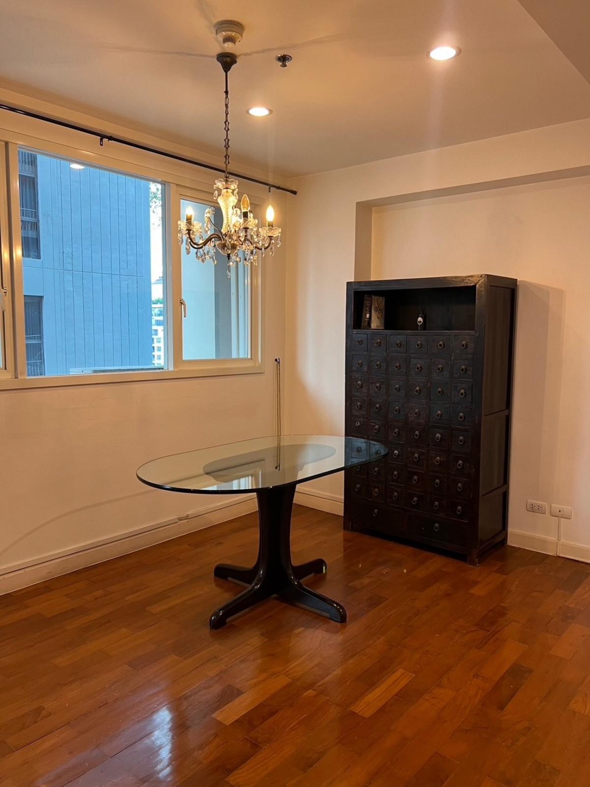 For SaleCondoSukhumvit, Asoke, Thonglor : Luxury condo with 2 bedrooms in the heart of Phrom Phong, close to BTS, 90 sq.m.Price only 11.5 million, great atmosphere, fully equipped with amenities!