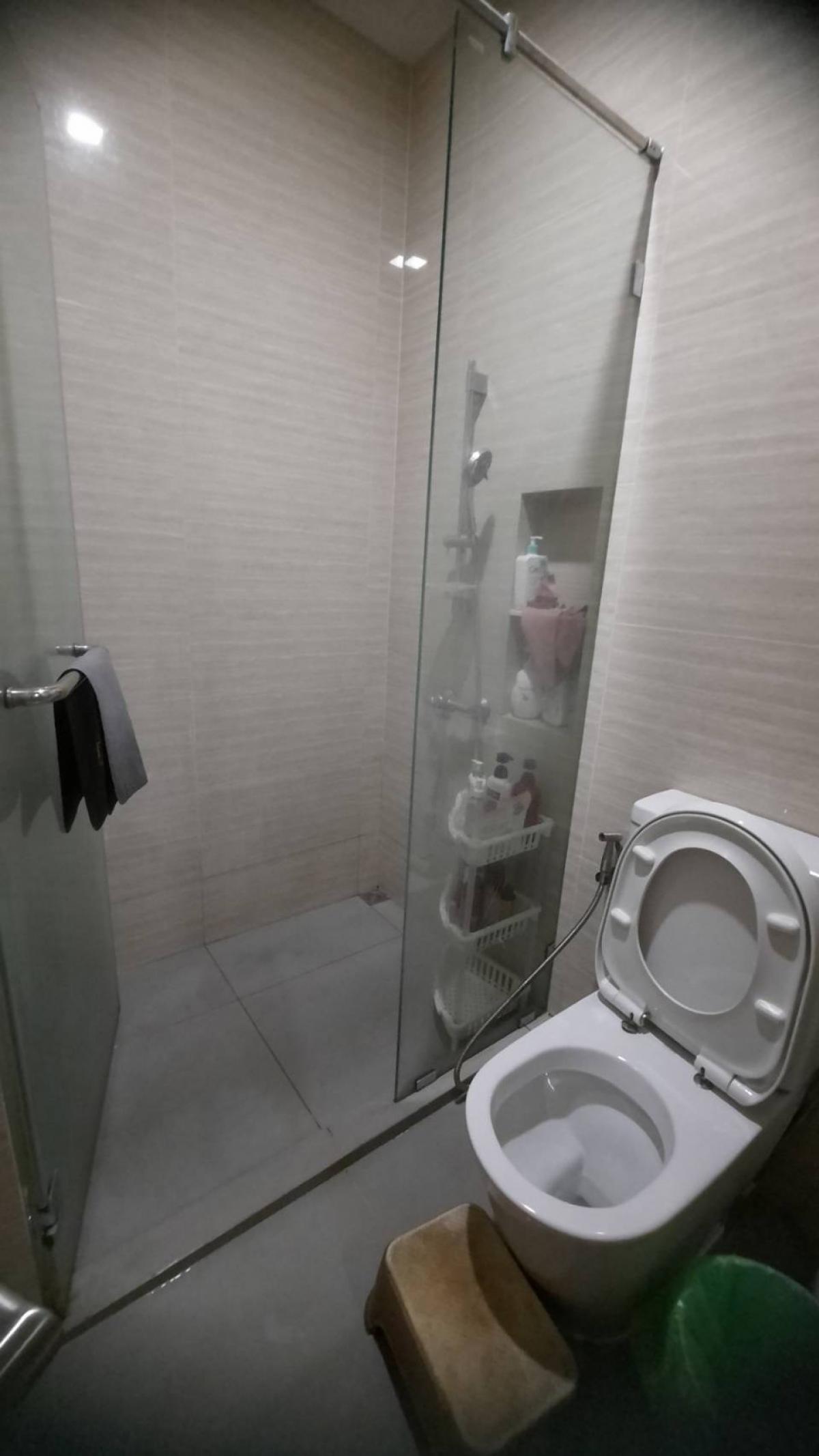 For SaleCondoSapankwai,Jatujak : Condo in the heart of Chatuchak, size 28 sq.m., priced at only 3.39 million.Within walking distance to BTS/MRT Mo Chit-Chatuchak, near fresh market and famous shopping mall!