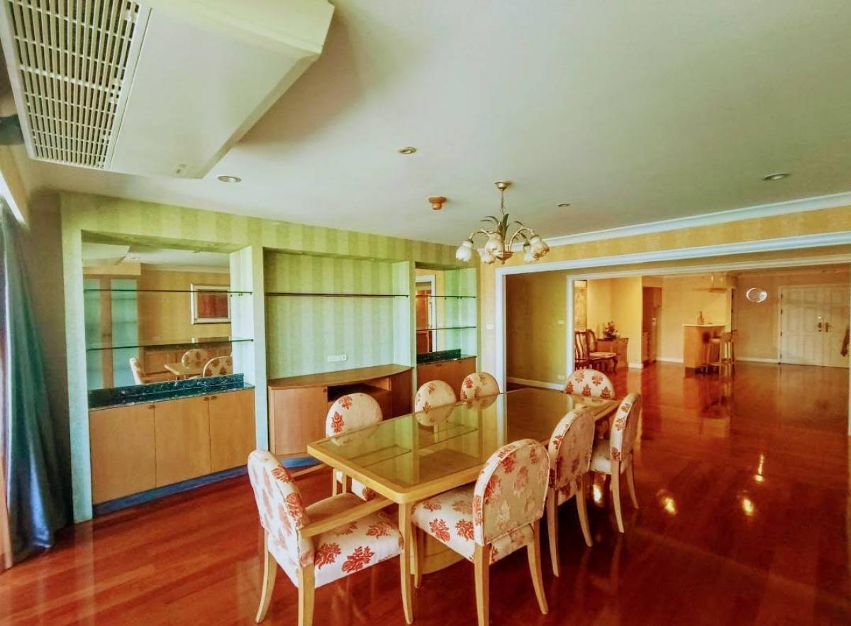 For RentCondoSukhumvit, Asoke, Thonglor : Luxurious spacious 3-bedroom 350 sqm in the heart of Ekkamai!Rent the Oriental Tower condo for only 80,000 THB/month near BTS Ekkamai!