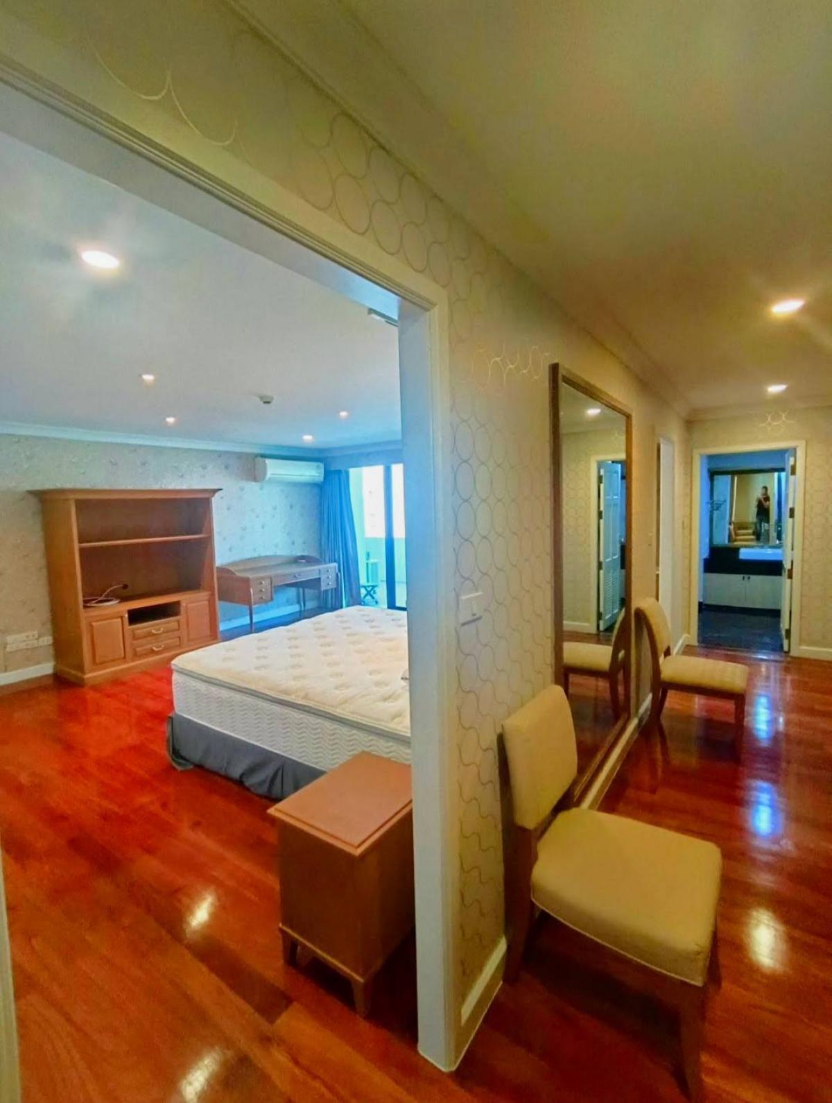 For RentCondoSukhumvit, Asoke, Thonglor : Luxurious spacious 3-bedroom 350 sqm in the heart of Ekkamai!Rent the Oriental Tower condo for only 80,000 THB/month near BTS Ekkamai!