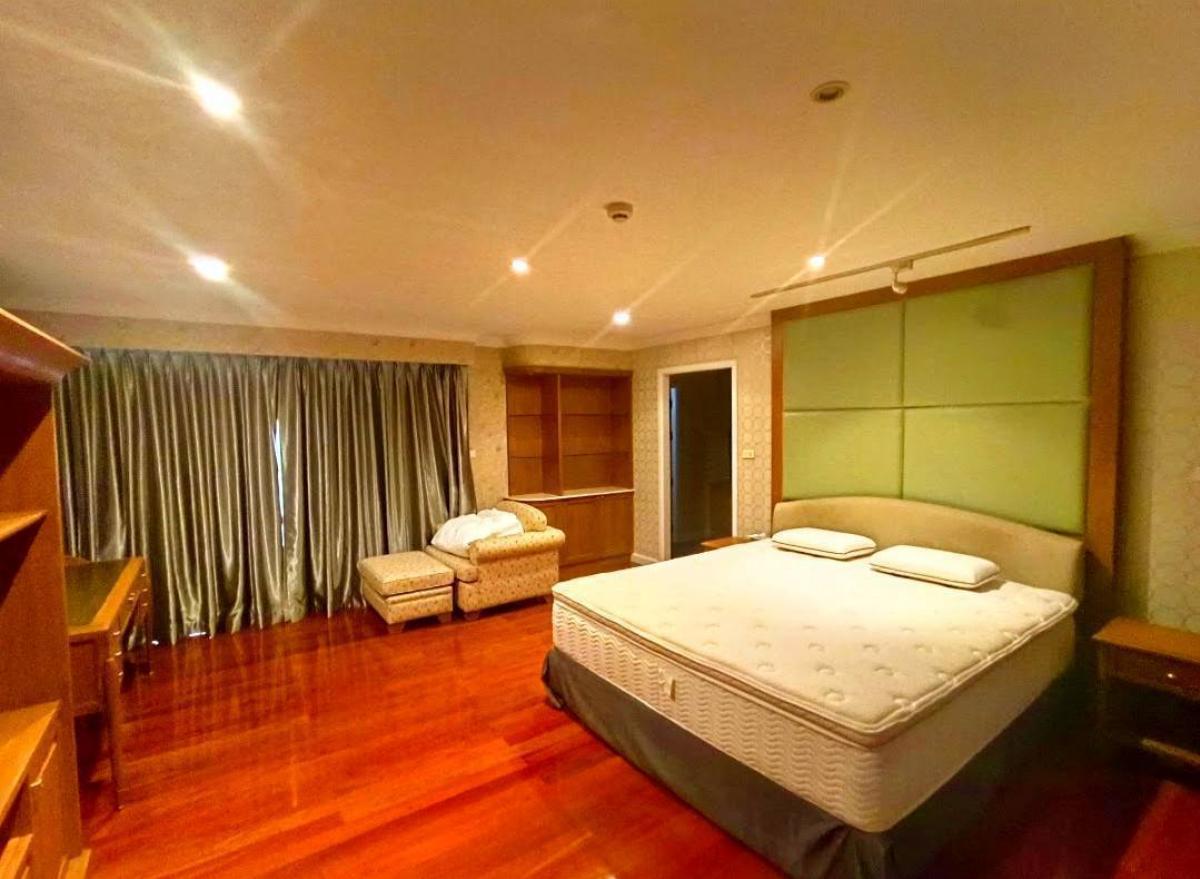 For RentCondoSukhumvit, Asoke, Thonglor : Luxurious spacious 3-bedroom 350 sqm in the heart of Ekkamai!Rent the Oriental Tower condo for only 80,000 THB/month near BTS Ekkamai!
