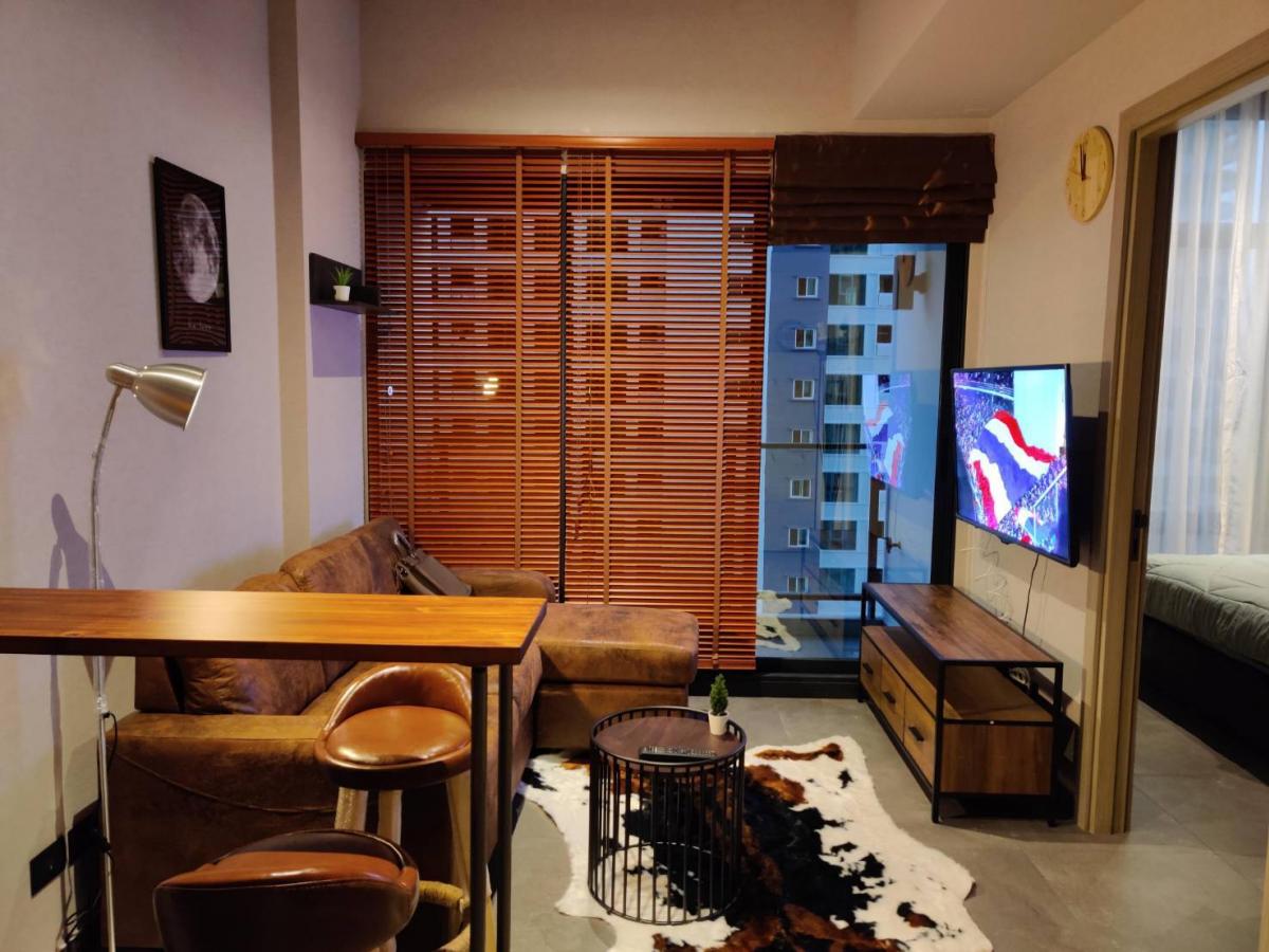 For RentCondoSukhumvit, Asoke, Thonglor : The Lofts Asoke 3 bedrooms 145 sq.m. near MRT PhetchaburiRent price 195,000 baht/month with complete facilities!