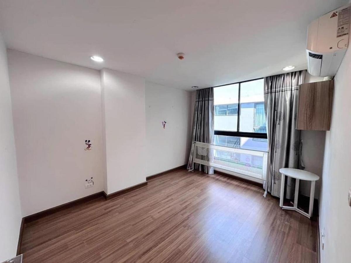 ขายคอนโดสุขุมวิท อโศก ทองหล่อ : 28/02/2026, รวมค่าโอนZenith Place Sukhumvit 42 - คอนโดสวย 1 ห้องนอน ใกล้ BTS เอกมัย ราคาเพียง 3.2 ล้าน พร้อมสระว่ายน้ำและฟิตเนสครบครัน!