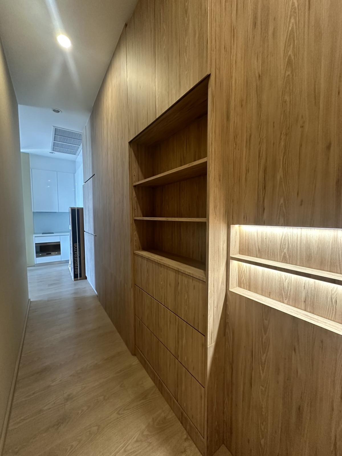 ขายคอนโดสุขุมวิท อโศก ทองหล่อ : 03/04/2026, รวมค่าโอนคอนโด Noble BE19 วิวใจกลางอโศก 1 ห้องนอน 46 ตรม. 
ราคาพิเศษ 9.9 ลบ. ใกล้ BTS/MRT เดินถึง! 0642748883