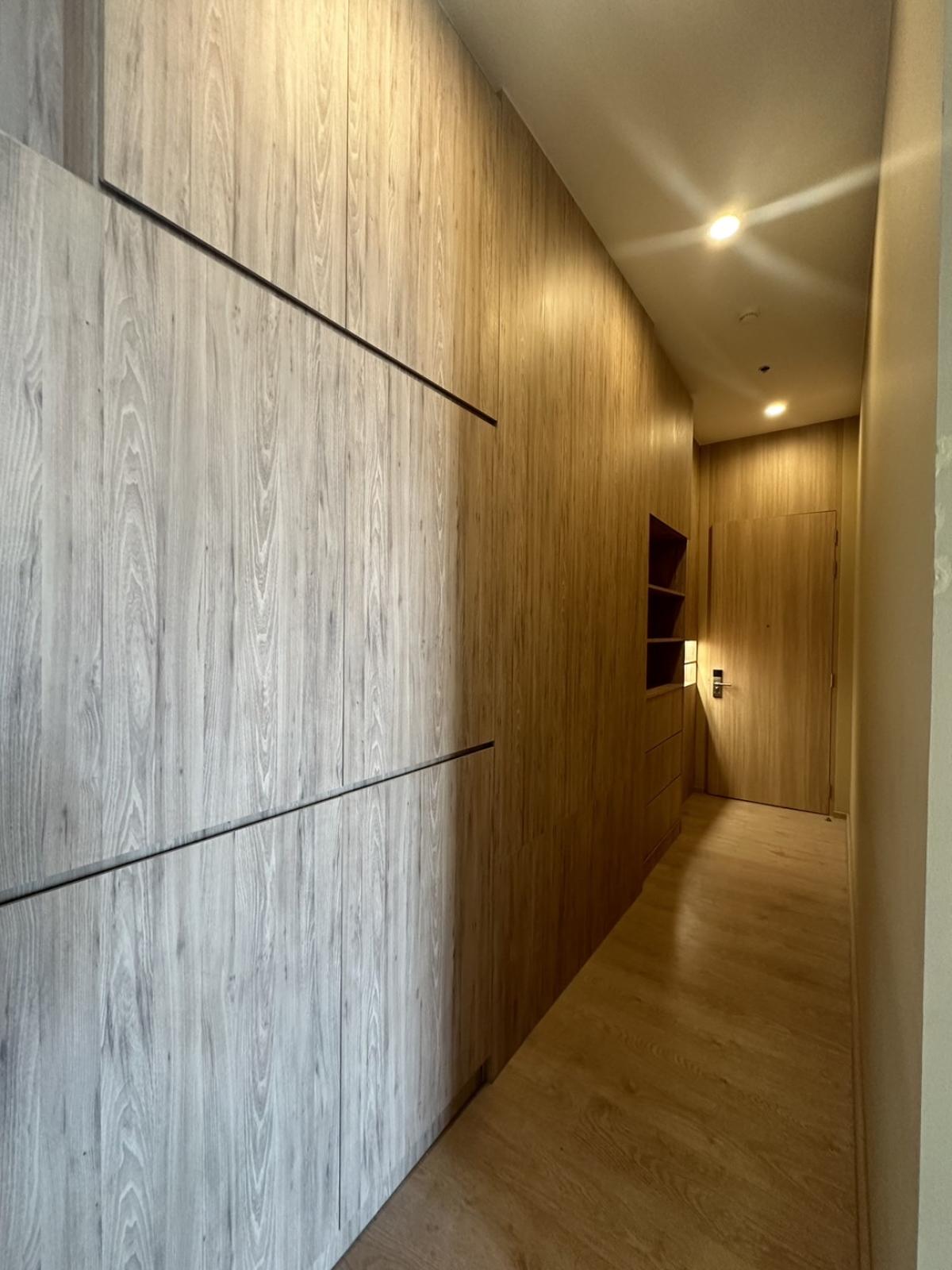 ขายคอนโดสุขุมวิท อโศก ทองหล่อ : 03/04/2026, รวมค่าโอนคอนโด Noble BE19 วิวใจกลางอโศก 1 ห้องนอน 46 ตรม. 
ราคาพิเศษ 9.9 ลบ. ใกล้ BTS/MRT เดินถึง! 0642748883