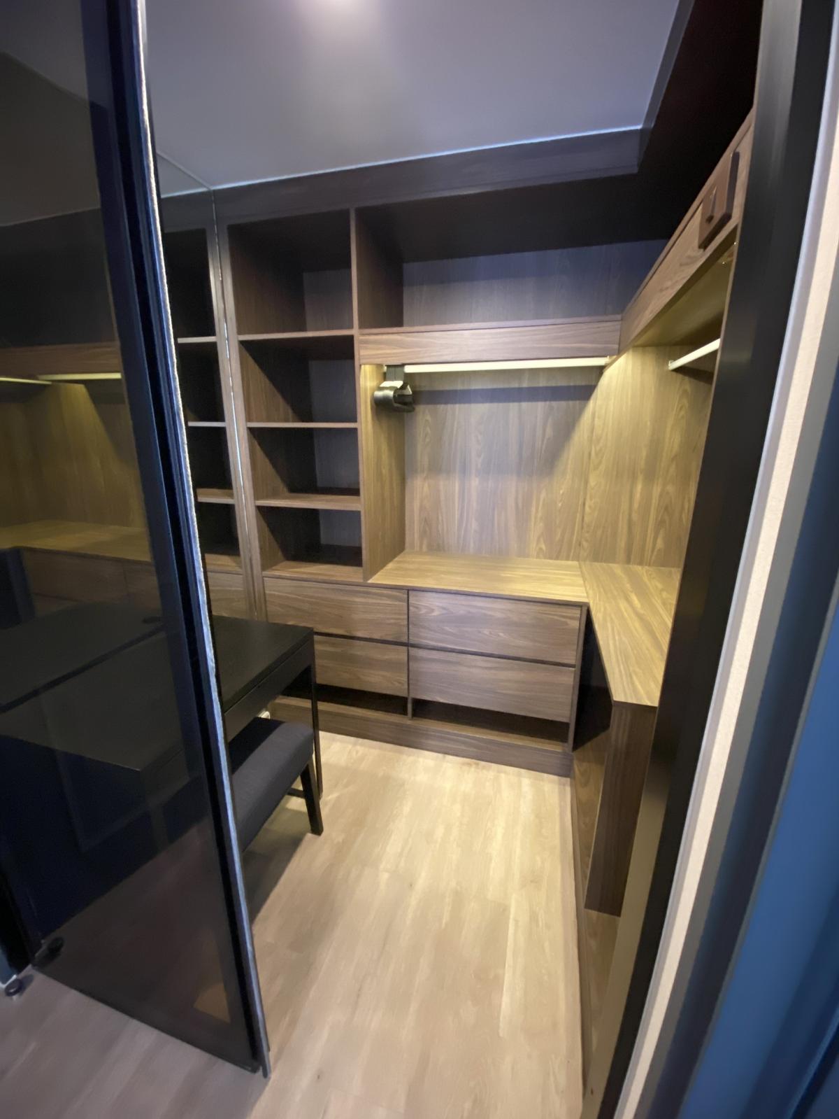 ขายคอนโดวิทยุ ชิดลม หลังสวน : 03/04/2026, รวมค่าโอนLuxury 2-Bed Condo Near Phloen Chit BTS — Noble Above Wireless 
90 sqm, Rooftop Pool & Green Space, Only 13.9M THB! 0642748883