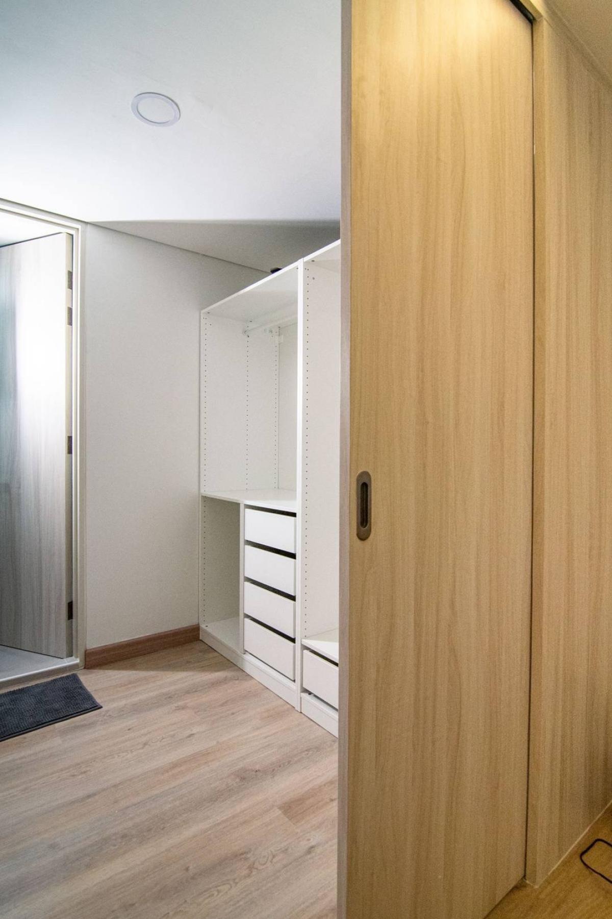 ขายคอนโดสมุทรปราการ สำโรง : 03/04/2026, รวมค่าโอนคอนโดหรู 2 ห้องนอน ใจกลางพร้อมพงษ์! 
Siamese Gioia ขนาด 73 ตร.ม. เพียง 8.5 ล้านเท่านั้น! 0642748883