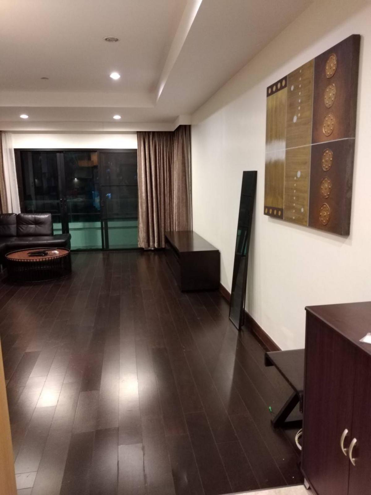 ขายคอนโดสาทร นราธิวาส : 03/04/2026, รวมค่าโอนร่มรื่นใจกลางสาทร! 2 นอน 2 น้ำ 95 ตร.ม. ใกล้ BTS ลุมพินี 
พักผ่อนครบฟิตเนส-สระว่ายน้ำ เพียง 10.5 ล้าน! 0642748883