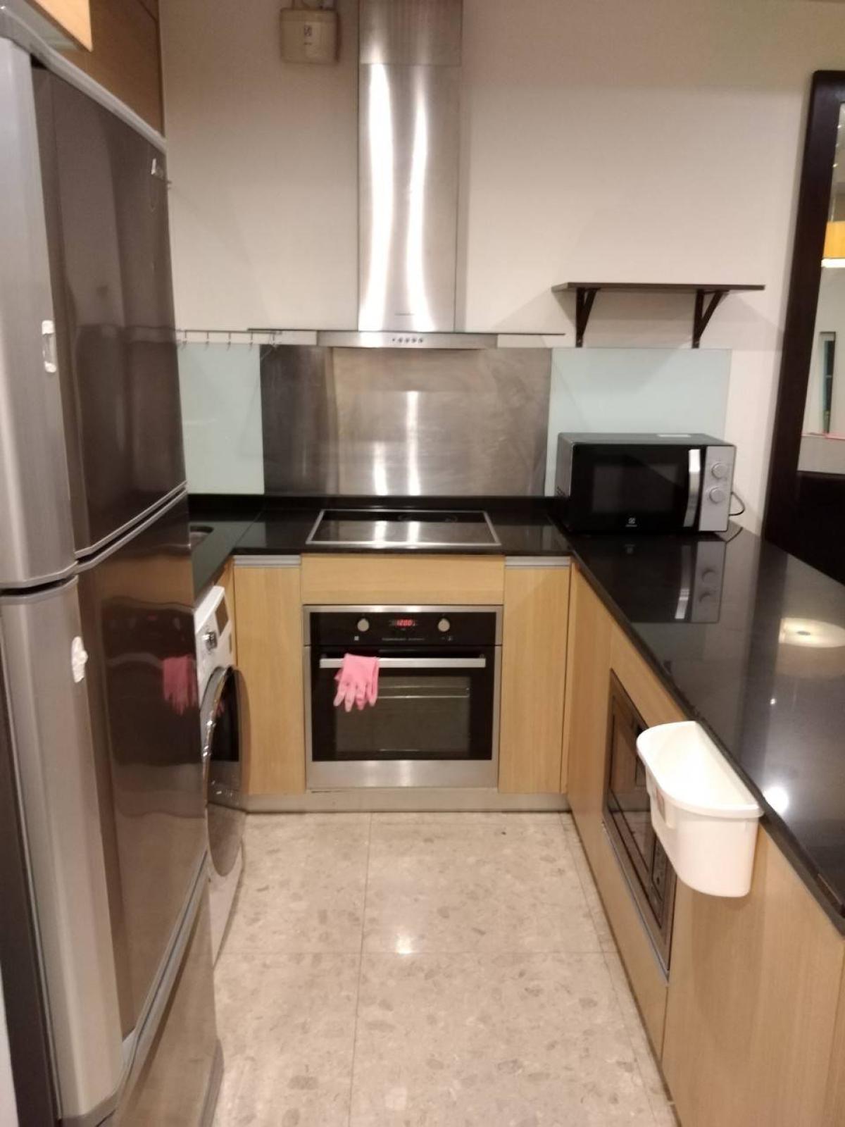 ขายคอนโดสาทร นราธิวาส : 03/04/2026, รวมค่าโอนร่มรื่นใจกลางสาทร! 2 นอน 2 น้ำ 95 ตร.ม. ใกล้ BTS ลุมพินี 
พักผ่อนครบฟิตเนส-สระว่ายน้ำ เพียง 10.5 ล้าน! 0642748883