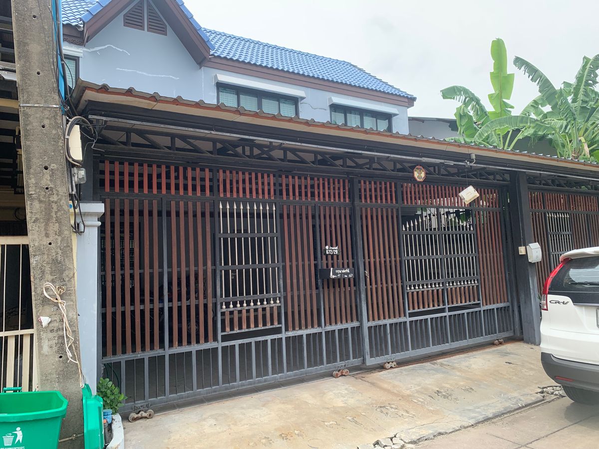 For SaleTownhomeRatchadapisek, Huaikwang, Suttisan : 2 -storey townhouse for sale, ready to be in Soi Pracharat Bamphen 26 Intersection 10 (Huai Khwang - Ratchada), Bangkok