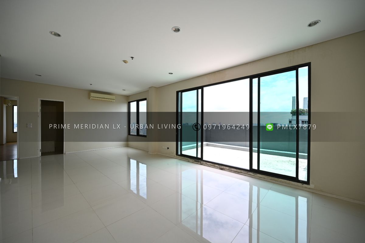 ขายคอนโดพระราม 9 เพชรบุรีตัดใหม่ RCA : Villa Asoke Penthouse - Luxury condo with large balcony space, High floor with stunning views