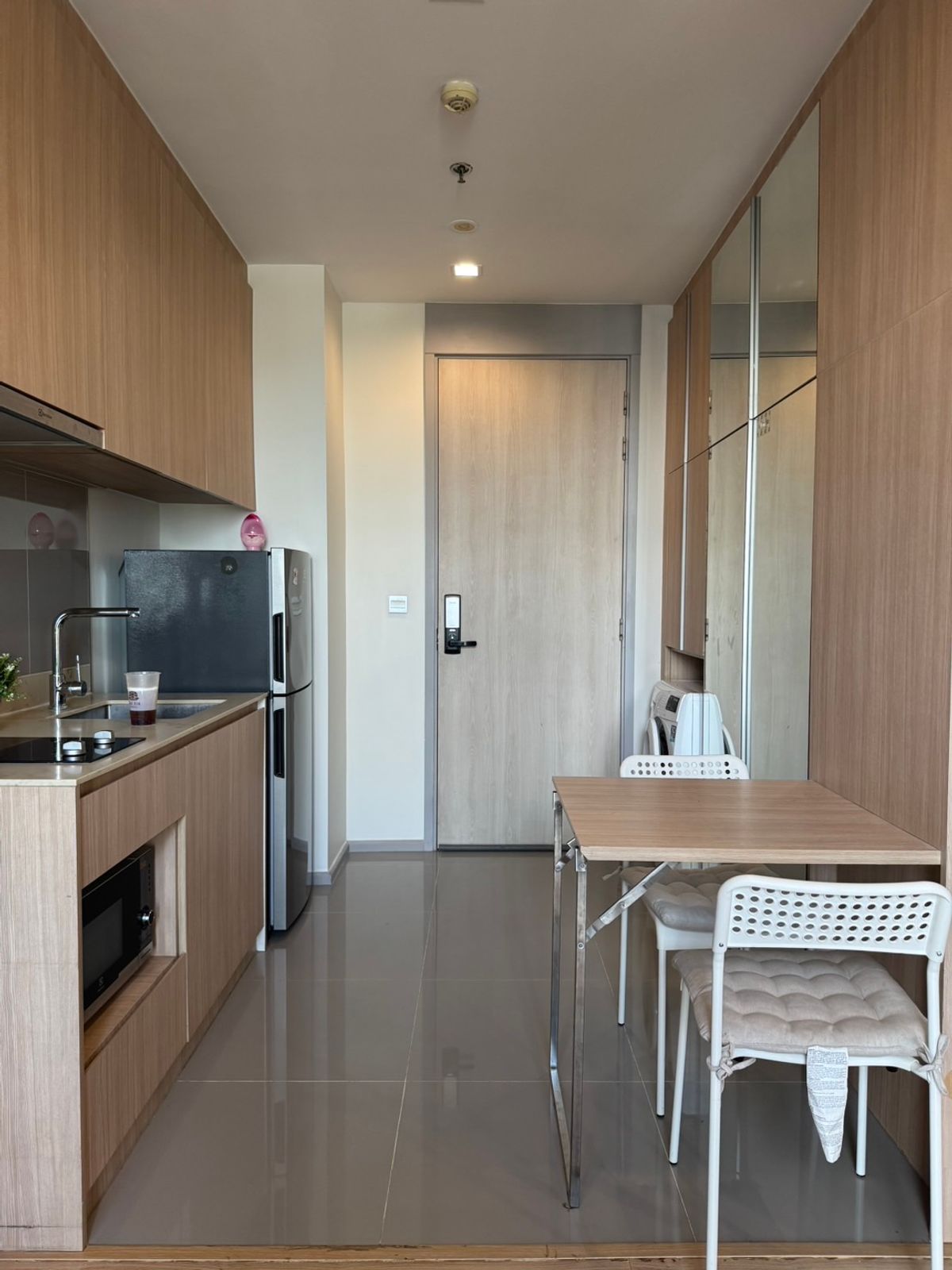 For RentCondoSapankwai,Jatujak : For rent, M Jatujak, Pet friendly, 1 bedroom, 1 bathroom, room size 35 square meters, 19,500 baht per month, able to move in at the end of October.