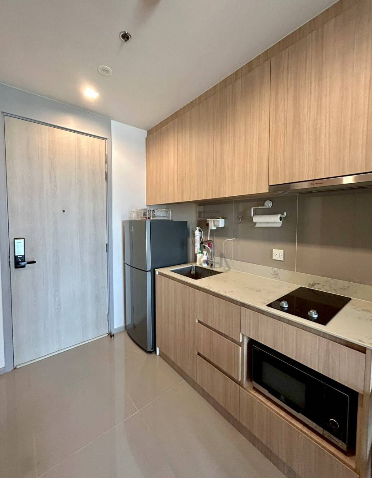 For RentCondoSapankwai,Jatujak : For rent, M Jatujak, Pet friendly, special price 19,000 baht, room size 31 sq m., Available now, contact @568lwoey (Julie)