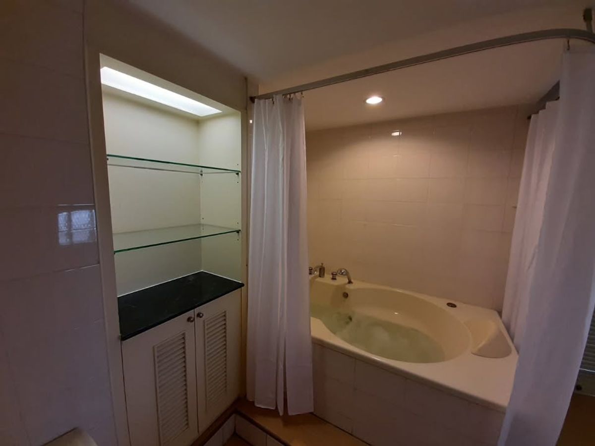 For SaleCondoSukhumvit, Asoke, Thonglor : Condo for sale Supalai Place Sukhumvit 39, price 17,770,000 baht [MKSR250808]