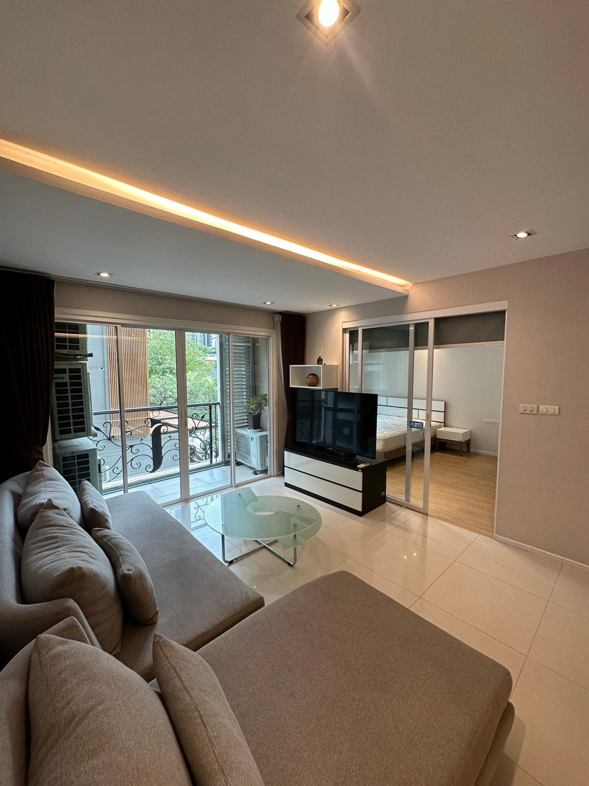 For RentCondoSukhumvit, Asoke, Thonglor : Pet Friendly 3 bedrooms, 3 bathrooms, Next to Big C Ekkamai 