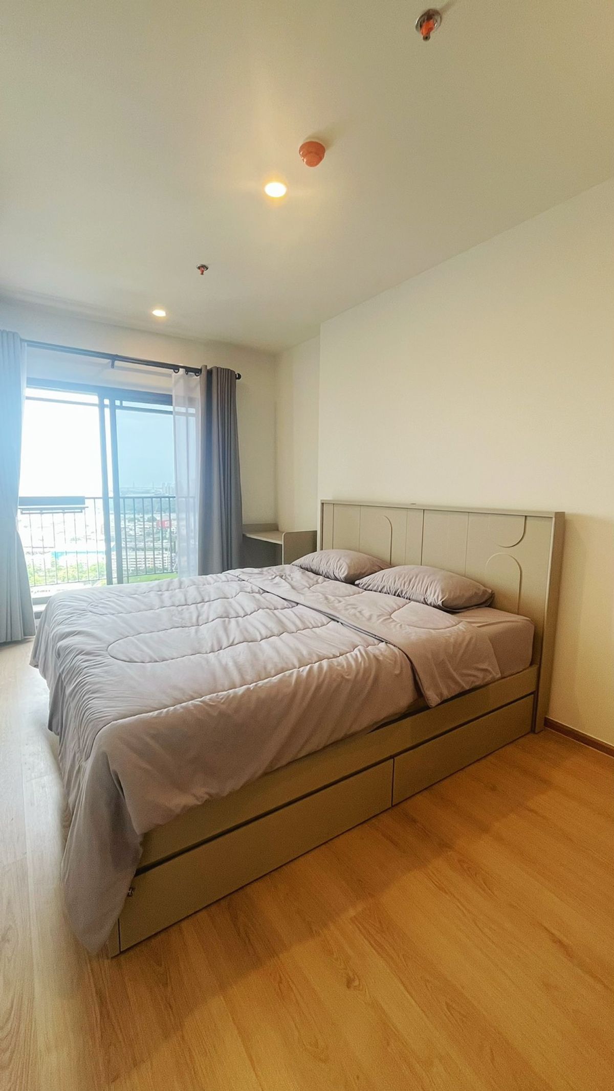 For RentCondoKhlongtoei, Kluaynamthai : (For Rent) Life Rama 4 - Asoke, near MRT, Queen Sirikit National Convention Center