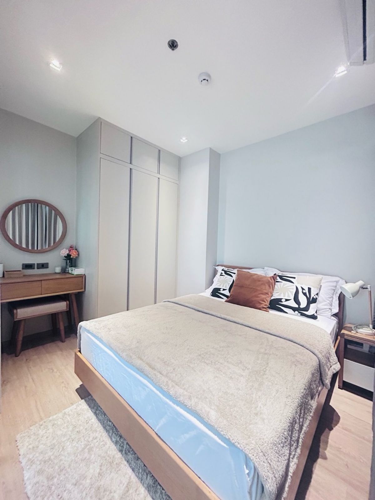 For RentCondoThaphra, Talat Phlu, Wutthakat : Condo for rent at Whizdom Station Ratchada-Tha Phra, opposite The Mall, next to BTS Talat Phlu. Call 093 296 2878. More information.