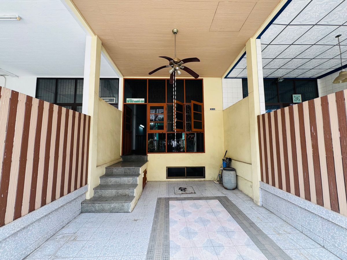 For SaleTownhomeRathburana, Suksawat : Townhouse 18 sq.w. Soi Suksawat 62/2, only 500 meters.