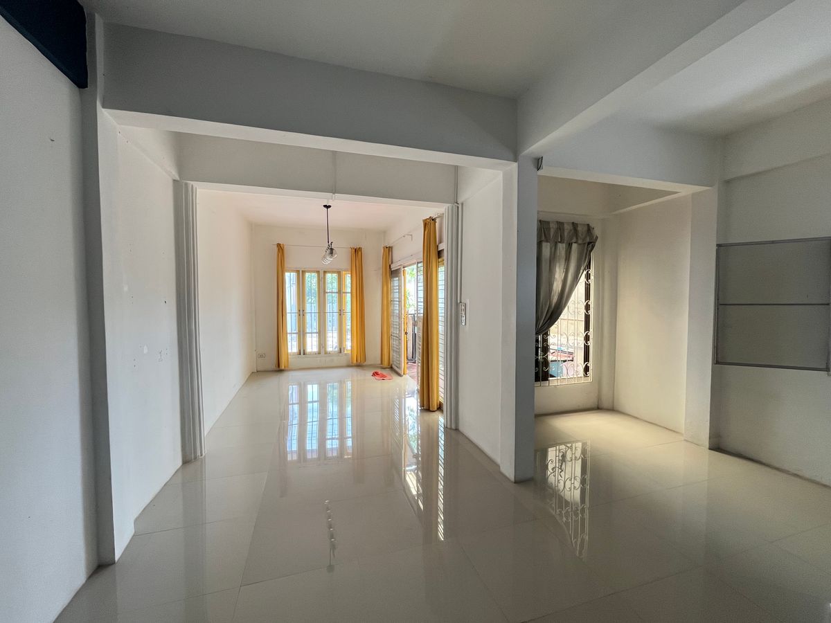 For SaleTownhomeNonthaburi, Bang Yai, Bangbuathong : Selling a townhouse behind the Rim San Thani 2 23 sq.w. 2 bedrooms, 2 bathrooms