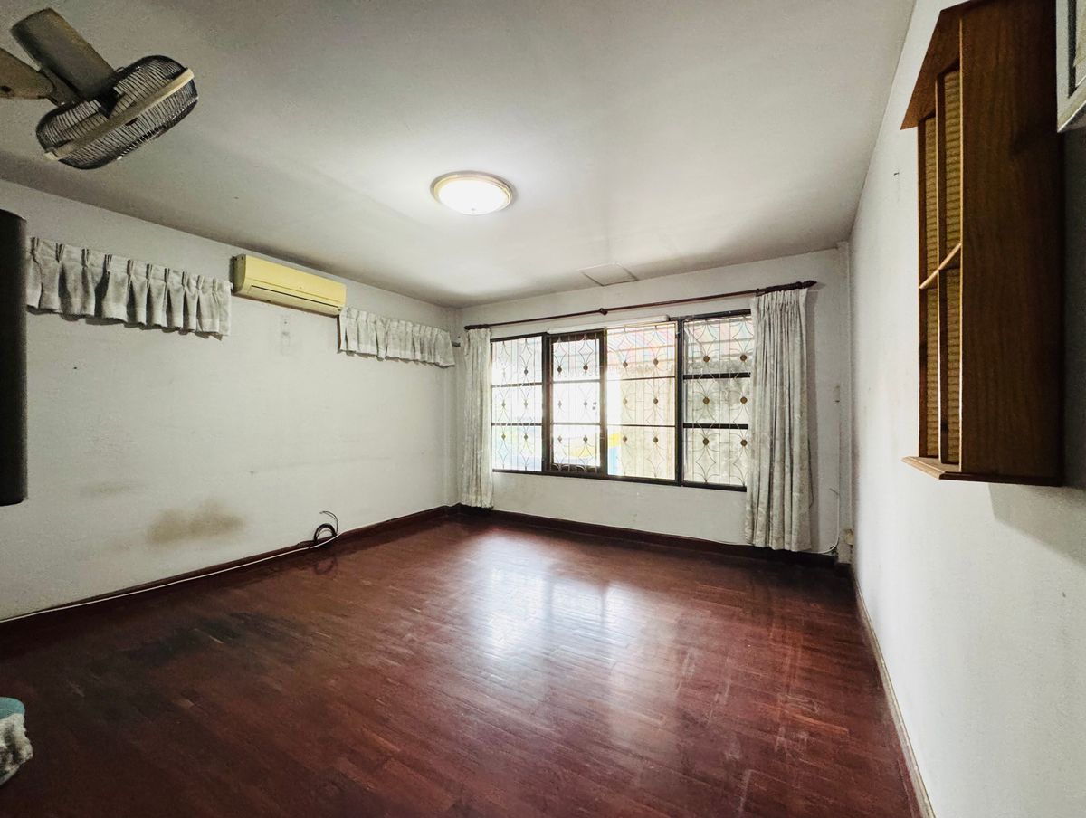 For SaleTownhomeRathburana, Suksawat : Townhouse 18 sq.w. Soi Suksawat 62/2, only 500 meters.