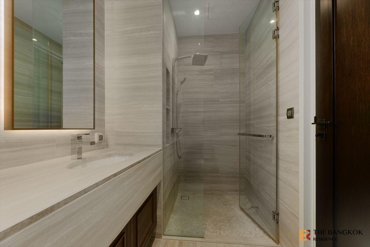 For SaleCondoSukhumvit, Asoke, Thonglor :  💎Luxury Condo at Special Price The Diplomat 39 near BTS Phrom Phong 