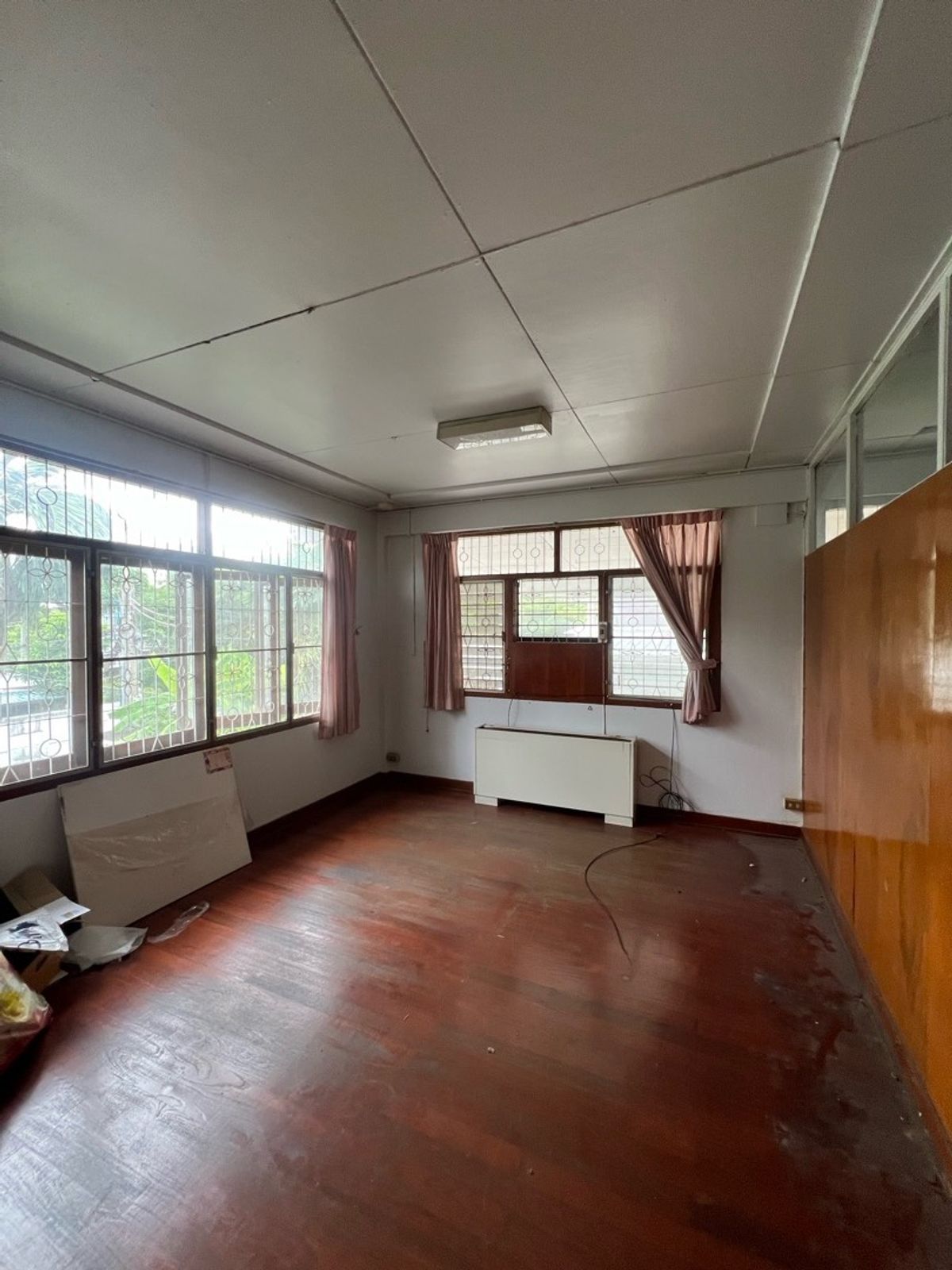 For RentRetail SpaceSukhumvit, Asoke, Thonglor : Rent a detached house, Sukhumvit 49, Thonglor for a long -term renovated business.