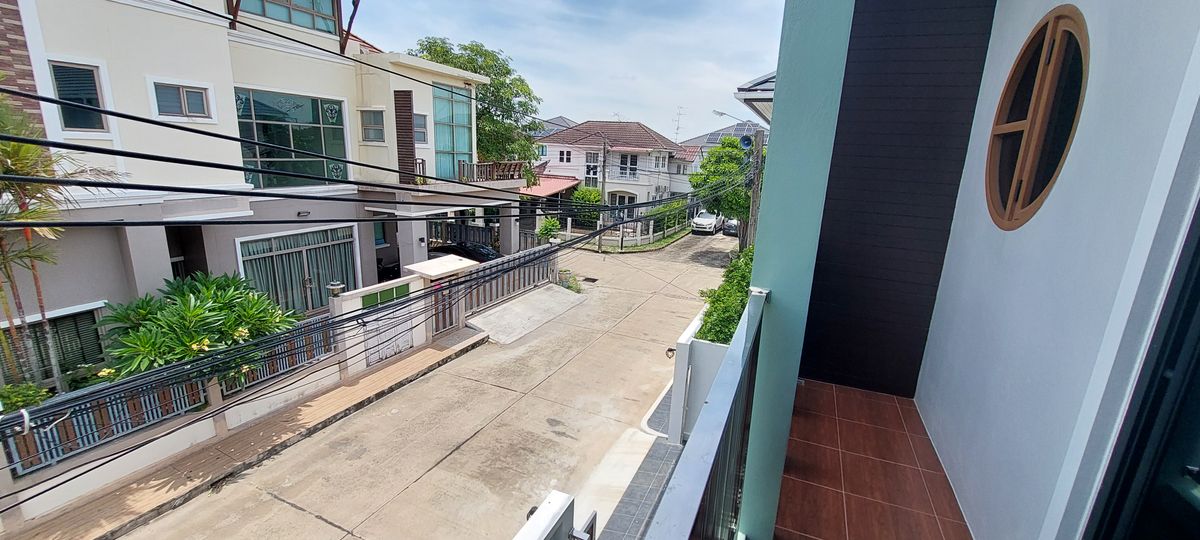 For SaleHousePhutthamonthon, Salaya : Baan Krisdanakorn 31 Pinklao combines the conveniences of the city with the tranquility of a garden.