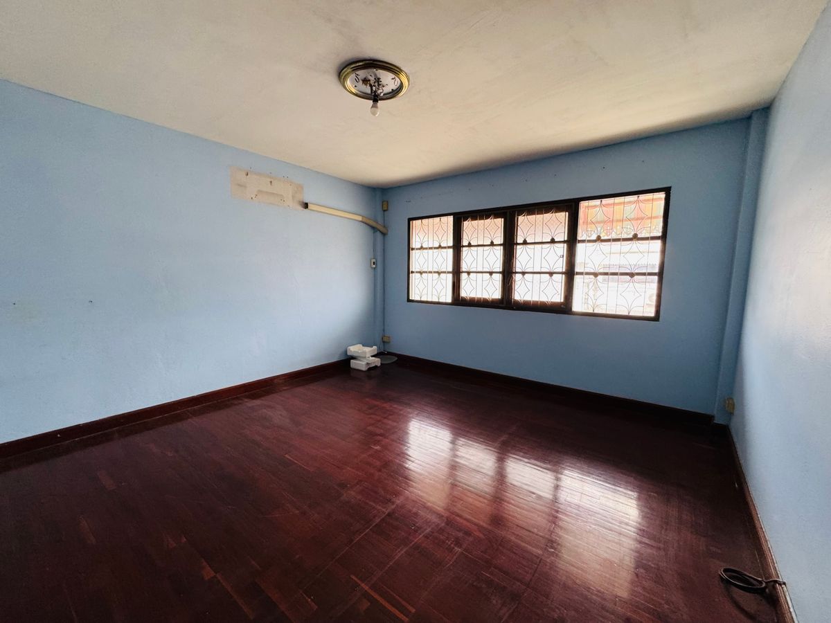 For SaleTownhomeRathburana, Suksawat : Townhouse 18 sq.w. Soi Suksawat 62/2, only 500 meters.