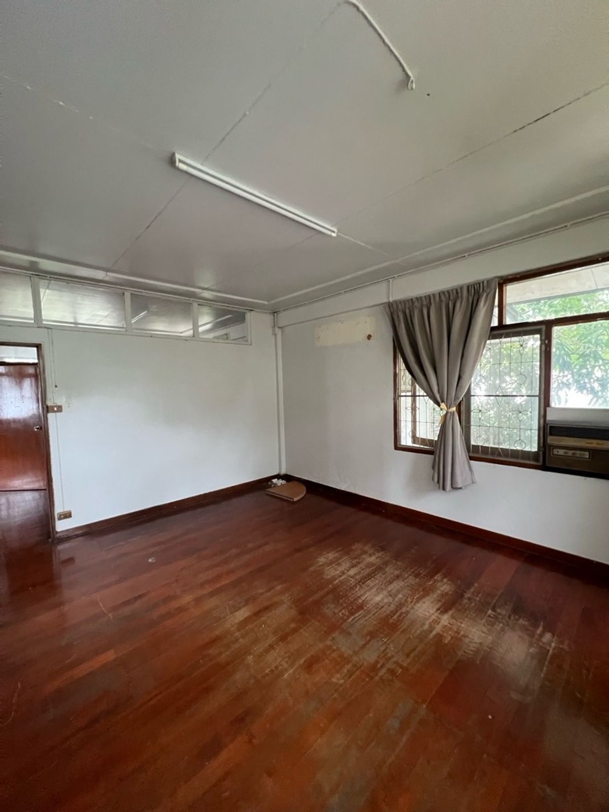 For RentRetail SpaceSukhumvit, Asoke, Thonglor : Rent a detached house, Sukhumvit 49, Thonglor for a long -term renovated business.