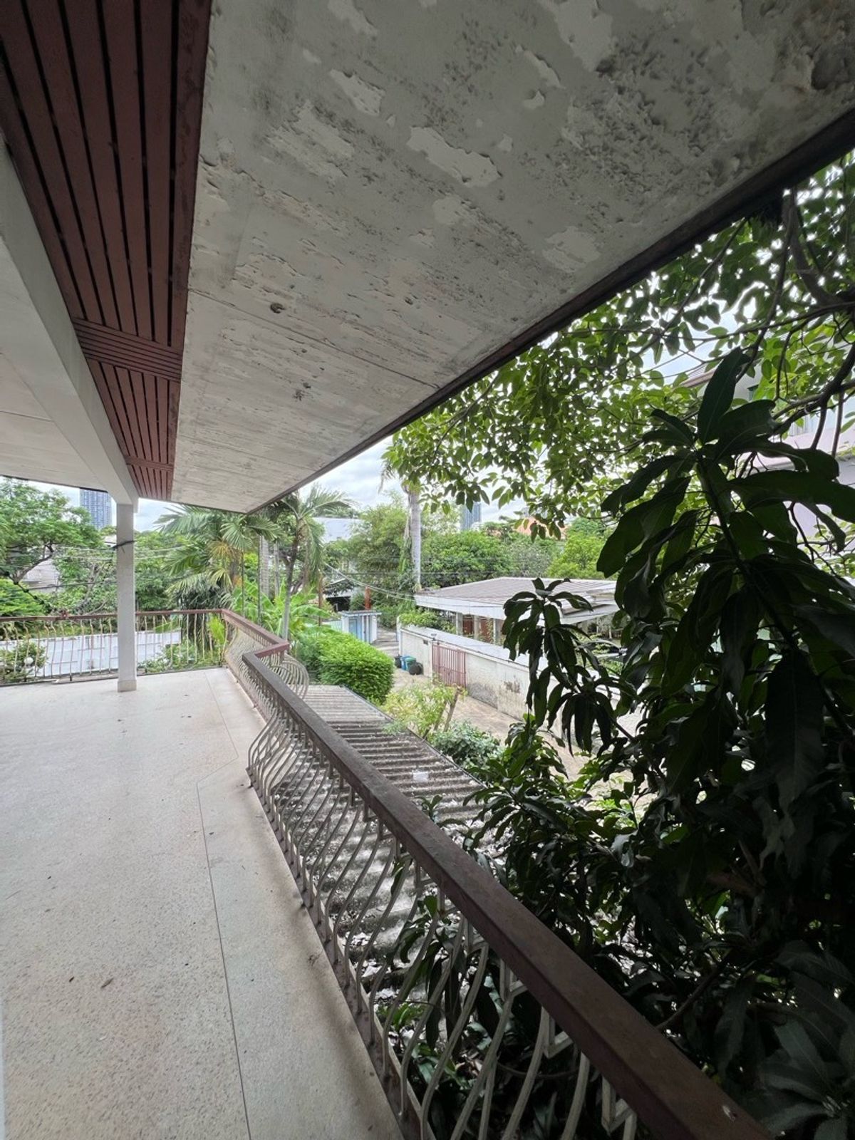 For RentRetail SpaceSukhumvit, Asoke, Thonglor : Rent a detached house, Sukhumvit 49, Thonglor for a long -term renovated business.