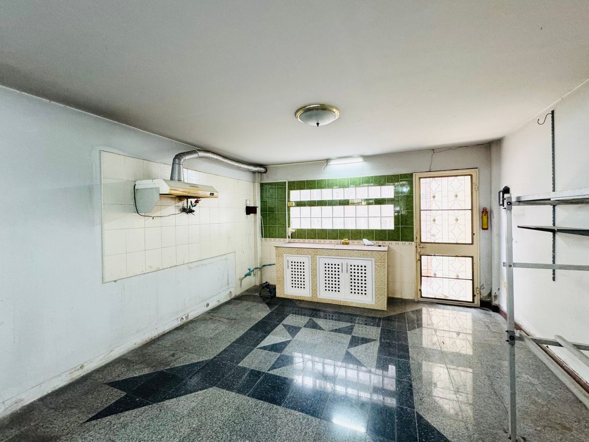 For SaleTownhomeRathburana, Suksawat : Townhouse 18 sq.w. Soi Suksawat 62/2, only 500 meters.