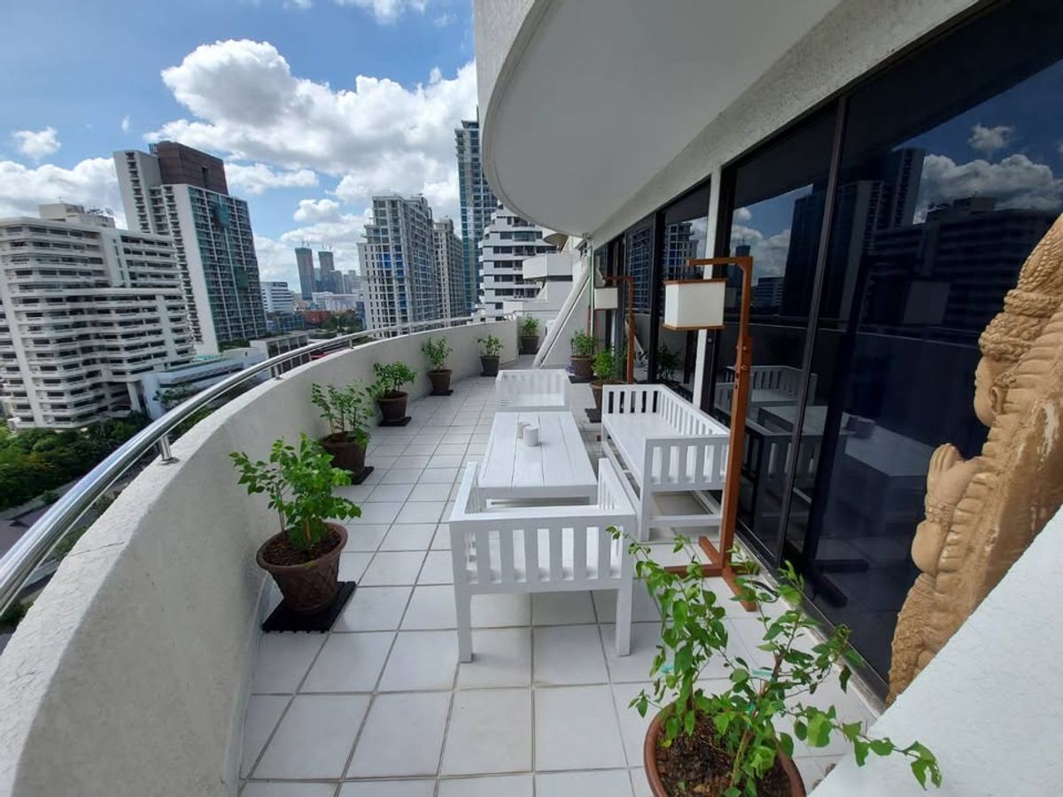 For SaleCondoSukhumvit, Asoke, Thonglor : Condo for sale Supalai Place Sukhumvit 39, price 17,770,000 baht [MKSR250808]