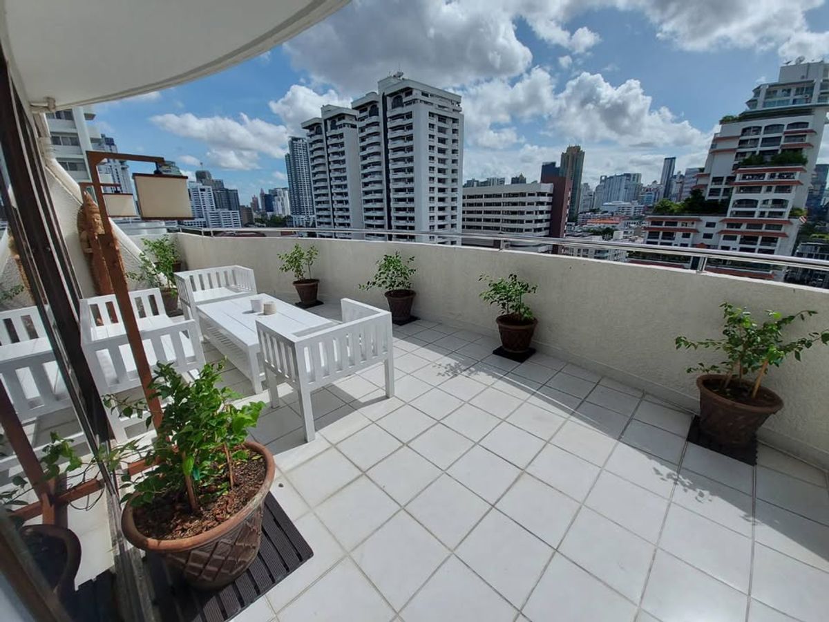 For SaleCondoSukhumvit, Asoke, Thonglor : Condo for sale Supalai Place Sukhumvit 39, price 17,770,000 baht [MKSR250808]