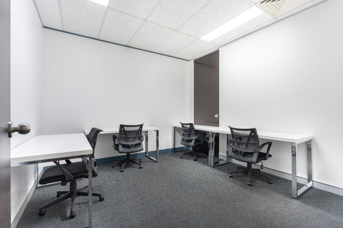 For RentOfficeRama 8, Samsen, Ratchawat : Open plan office space for 15 persons in HQ location