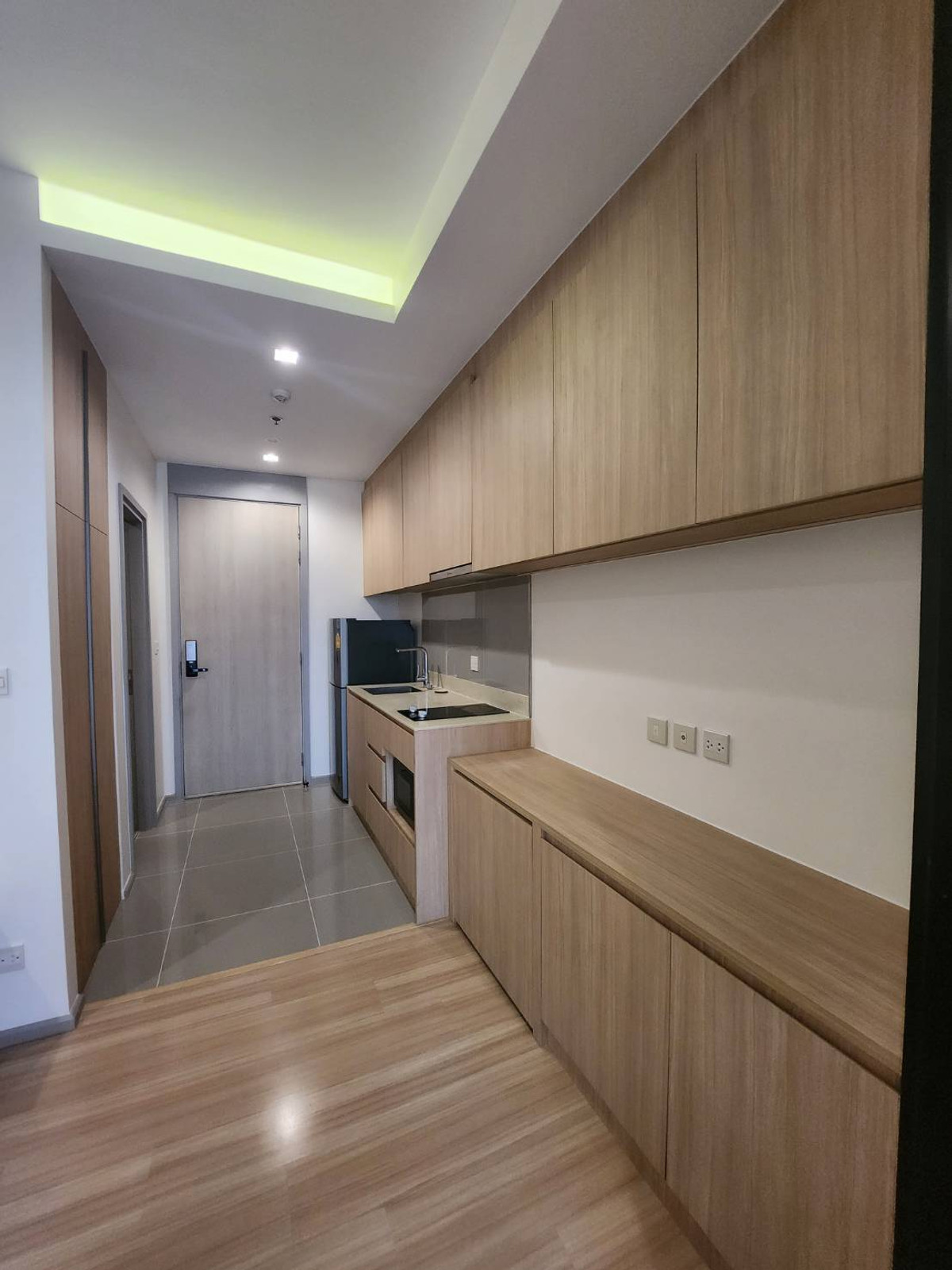 For RentCondoSapankwai,Jatujak : For rent, M Jatujak, Pet friendly, special price 17,000 baht, room size 30 sq m., Available Now, contact @568lwoey (Julie)