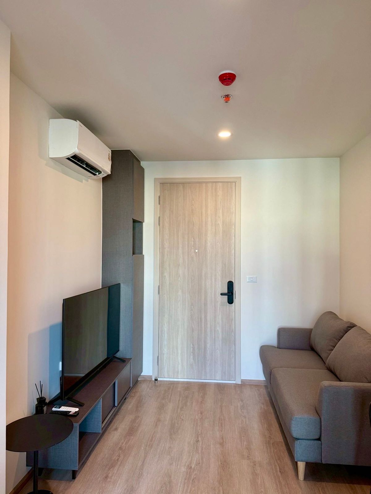 ให้เช่าคอนโดพระราม 9 เพชรบุรีตัดใหม่ RCA : ให้เช่า: Nue District R9 – อาคาร R ชั้น 25