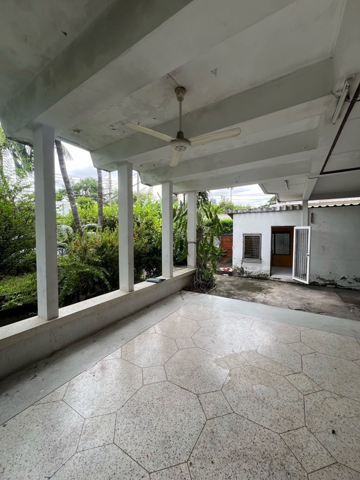 For RentRetail SpaceSukhumvit, Asoke, Thonglor : Rent a detached house, Sukhumvit 49, Thonglor for a long -term renovated business.