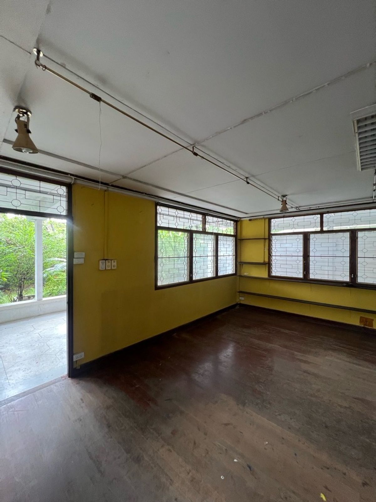 For RentRetail SpaceSukhumvit, Asoke, Thonglor : Rent a detached house, Sukhumvit 49, Thonglor for a long -term renovated business.