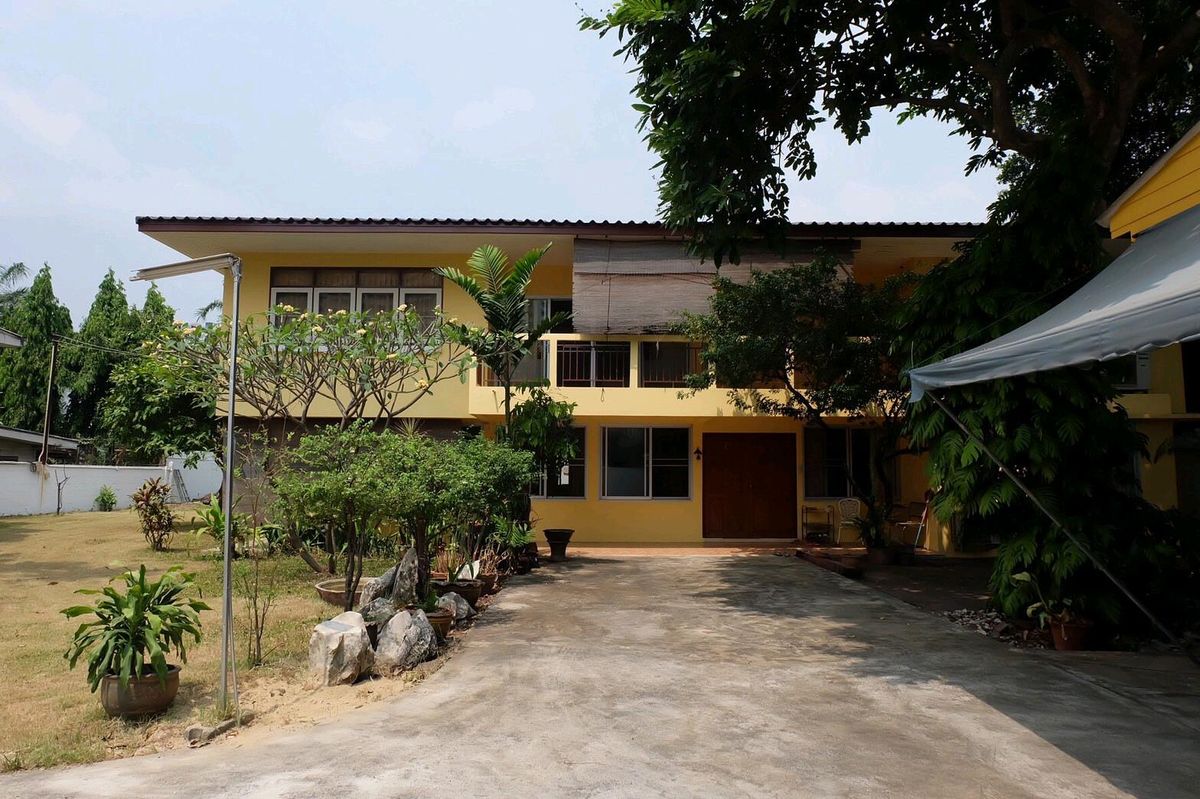 ขายบ้านสะพานควาย จตุจักร : บ้านเดี่ยวหลังใหญ่ใจกลางเมือง – ทำเลสะพานควาย ขนาดเกือบ1ไร่ 7 ห้องนอน 7 ห้องน้ำ พร้อมเรือนแม่บ้าน