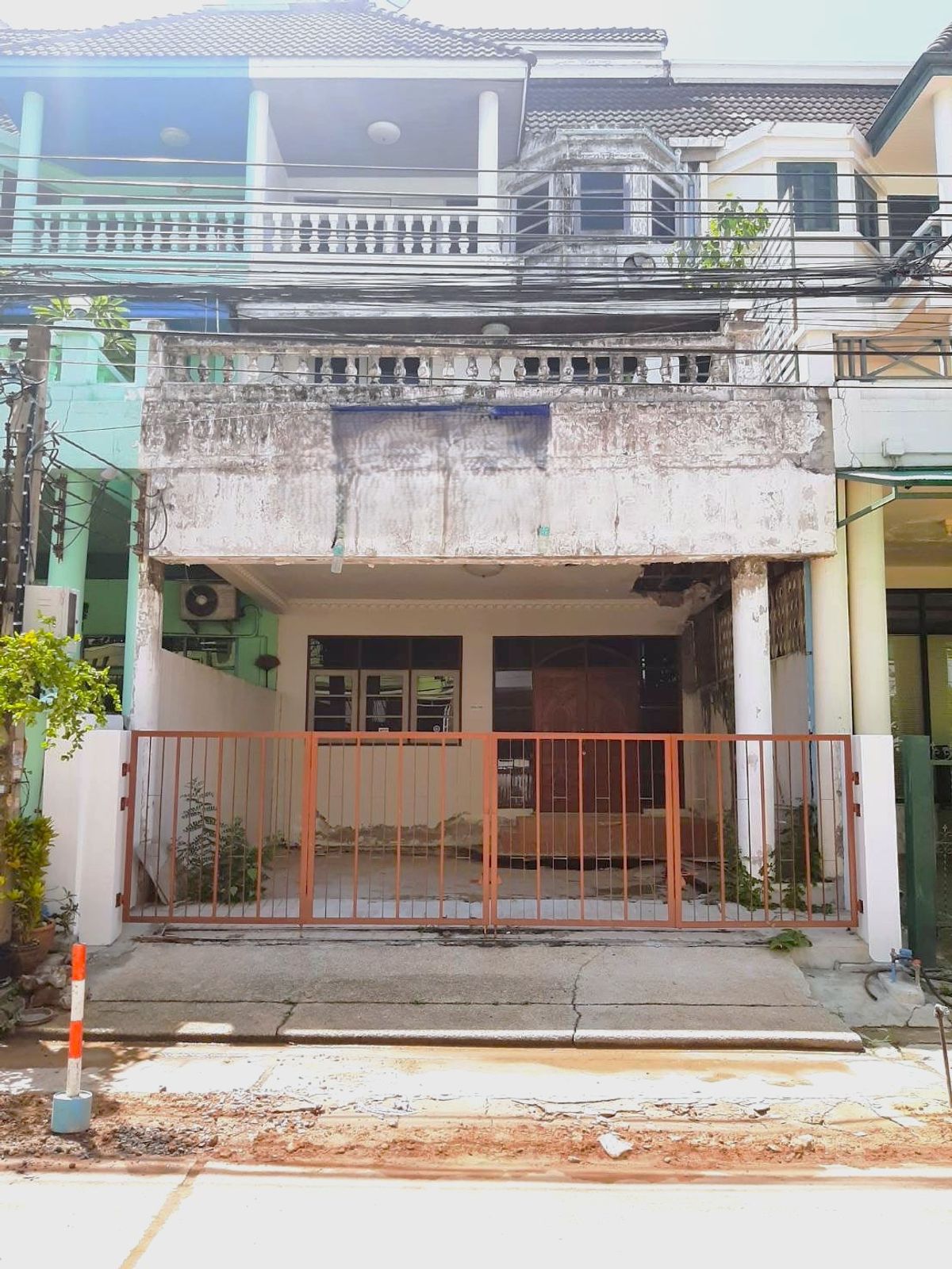 For SaleTownhomeLadprao101, Happy Land, The Mall Bang Kapi : H0724♛ Townhouse Lat Phrao at the end of Ladprao ♜BTS Lat Phrao 71∞065-9423251,099-5919653▚Line@Newnormal