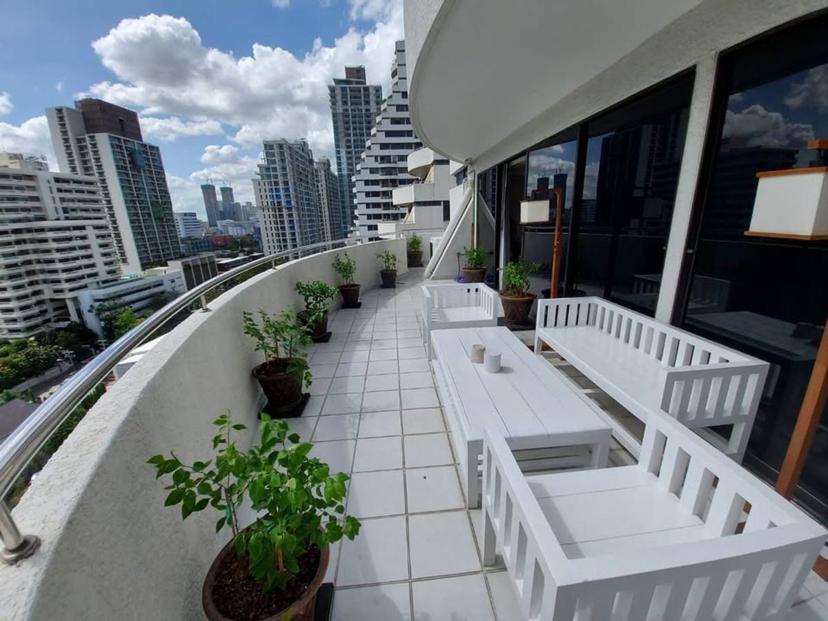 For SaleCondoSukhumvit, Asoke, Thonglor : Condo for sale Supalai Place Sukhumvit 39, price 17,770,000 baht [MKSR250808]