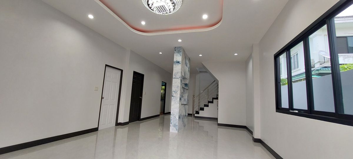 For SaleHousePhutthamonthon, Salaya : Baan Krisdanakorn 31 Pinklao combines the conveniences of the city with the tranquility of a garden.