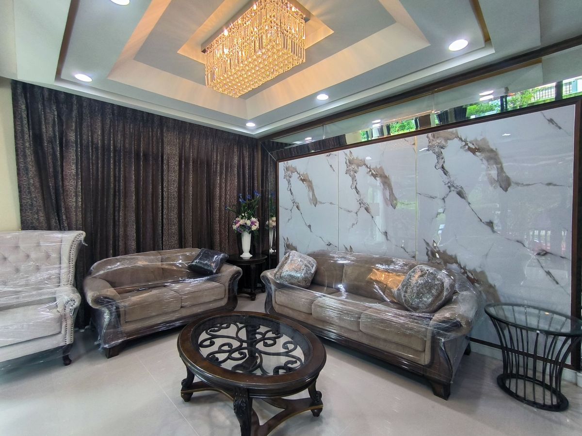 ให้เช่าบ้านพัฒนาการ ศรีนครินทร์ : ให้เช่าด่วนบ้านเดี่ยว พร้อมย้าย หมู่บ้าน เศรษฐสิริ กรุงเทพกรีฑา  มี 2 ชั้น  ขนาด 102 ตร.ว  393 ตรม. 6 ห้องนอน 5 ห้องน้ำ ราคา 230,000 บาท  ซอยกรุงเทพกรีฑา 15/1 (ประชาร่วมใจ)ใกล้ทางด่วนพิเศษศรีรัช ใกล้กับ Airport Rail Link ใกล้ถนนพระราม 9 สถานีหัวหมาก ใกล้ส