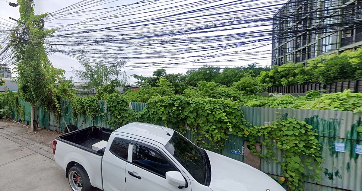 ขายที่ดินพัฒนาการ ศรีนครินทร์ : ที่ดินเปล่าเกือบ 2 ไร่ สำหรับคอนโด low-rise หรือโฮมออฟฟิส รถไฟฟ้าสีเหลือง สถานีสวนหลวงร.9 ถนนศรีนครินทร์