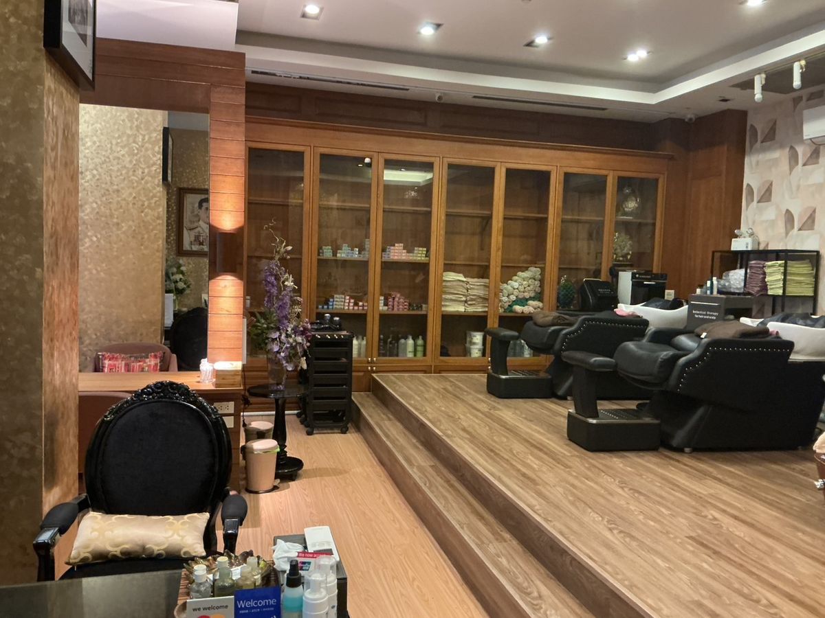 For RentRetail SpaceSukhumvit, Asoke, Thonglor : ✨ For Rent – Commercial Space near BTS Ekkamai  175 sq.m., Ideal for Office or Retail, Prime Location near BTS Ekkamai