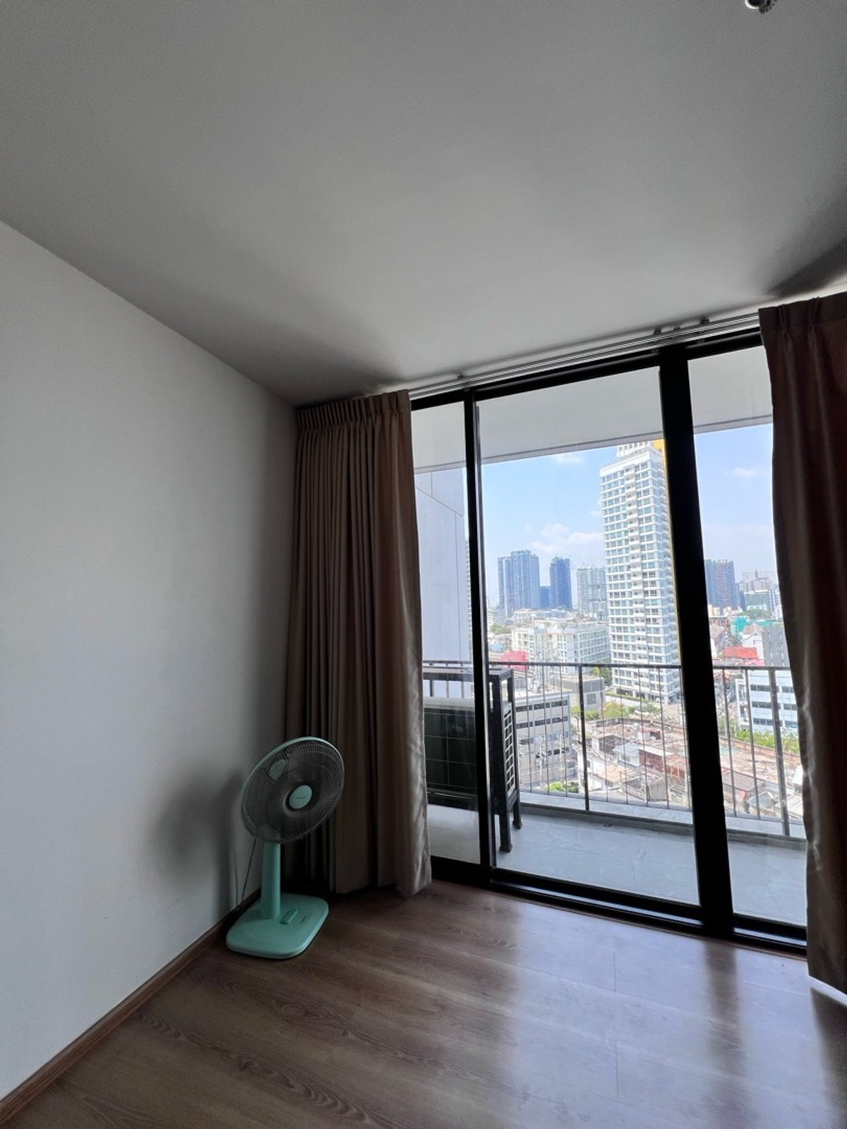 For SaleCondoLadprao, Central Ladprao : 📌 Condo for sale, The Issara Lat Phrao 1 bedroom, 1 bathroom, 54 sq.m., selling 4.9 mb, beautiful room, very good condition, quiet, shady ☎️ 088-753-2858