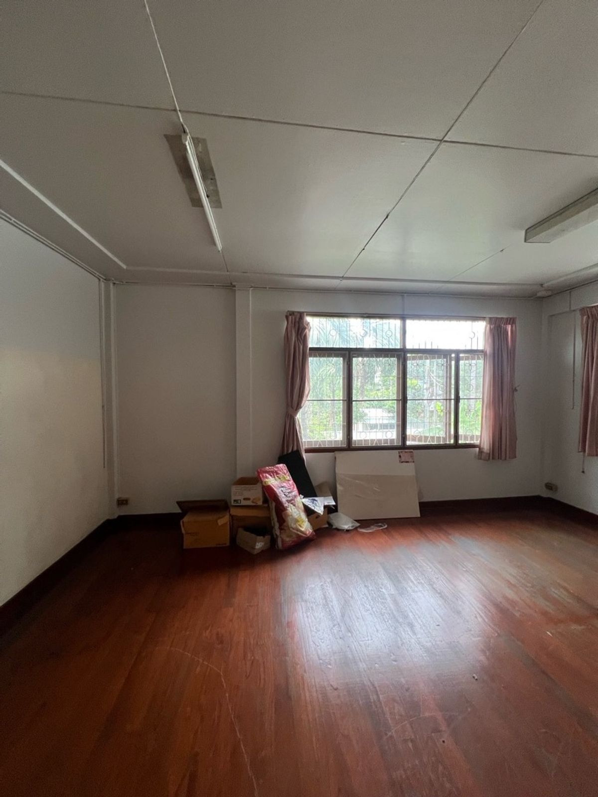 For RentRetail SpaceSukhumvit, Asoke, Thonglor : Rent a detached house, Sukhumvit 49, Thonglor for a long -term renovated business.