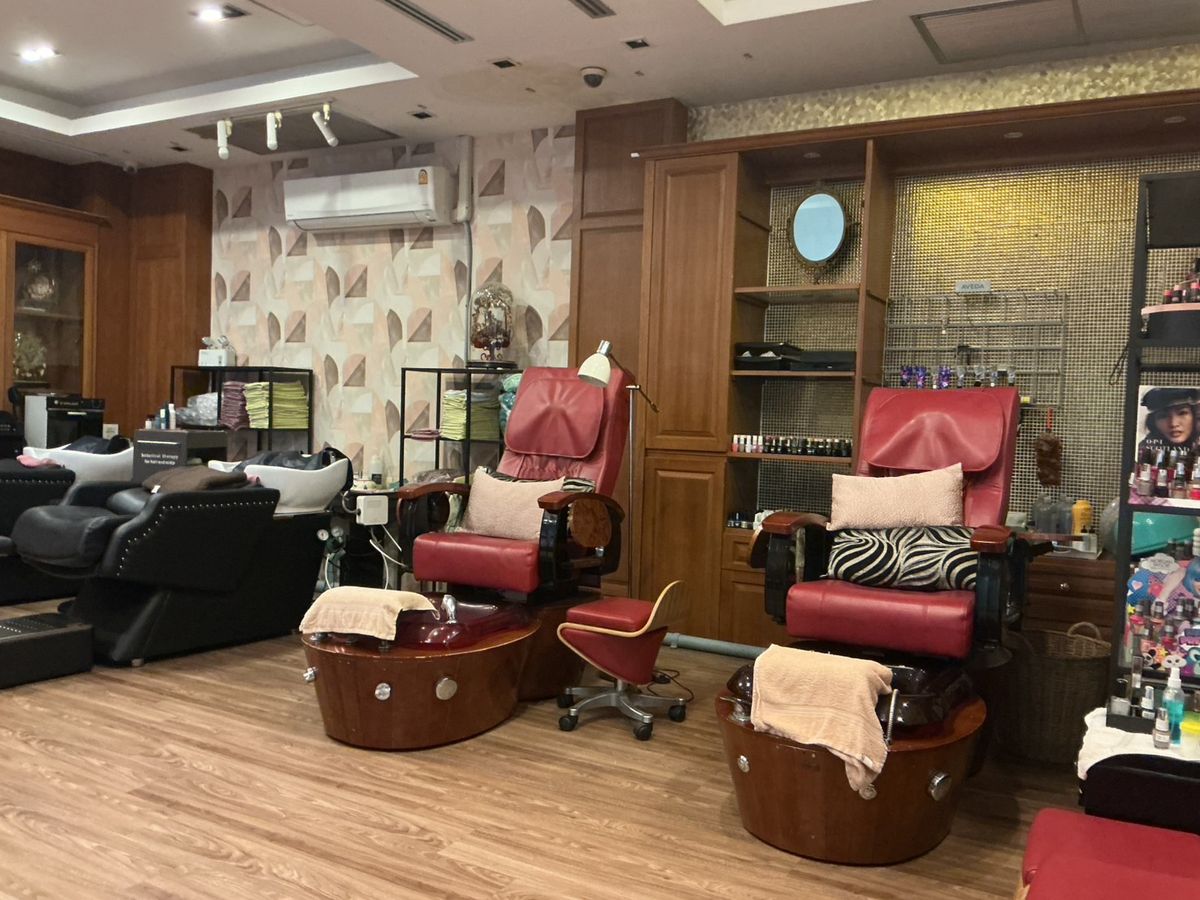 For RentRetail SpaceSukhumvit, Asoke, Thonglor : ✨ For Rent – Commercial Space near BTS Ekkamai  175 sq.m., Ideal for Office or Retail, Prime Location near BTS Ekkamai