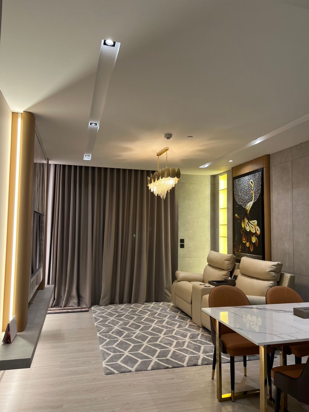For RentCondoSukhumvit, Asoke, Thonglor : Rent! Luxury condo, beautiful decoration, 78 sqm. 2 bedrooms, 2 bathrooms | comfortable like at home | complete | near BTS Thonglor | Near the expressway